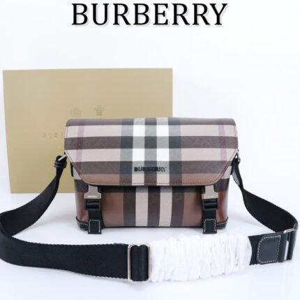 Burberry Messenger Bag  Size：29*8.5*17.5